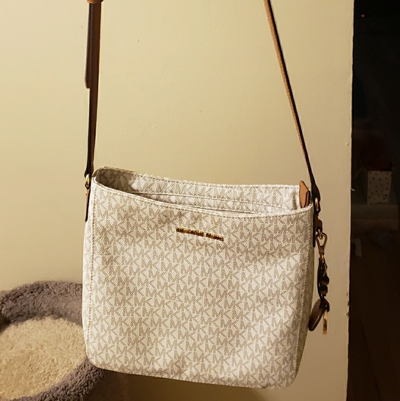 Michael Kors Jet Set Travel Large Logo Messenger - Picture 2 of 5